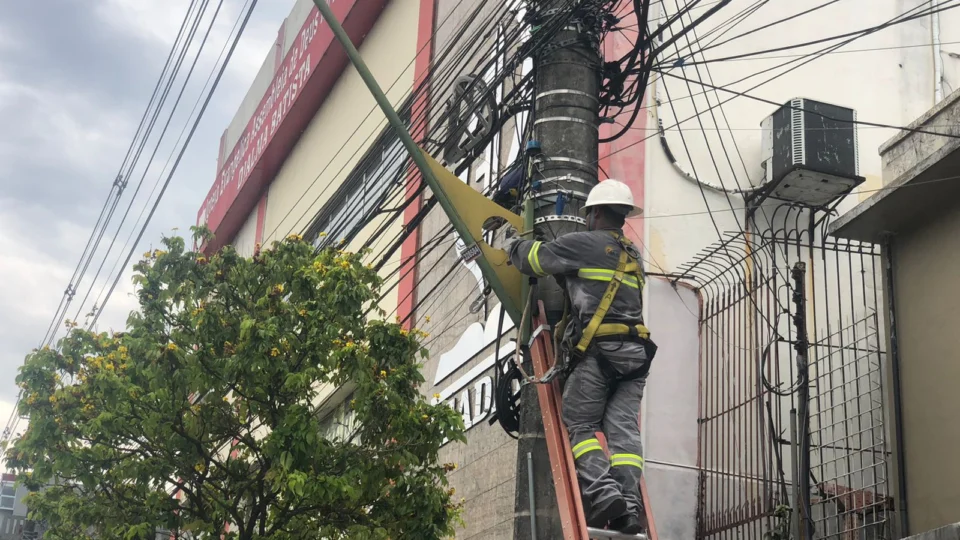 Iluminação pública de Manaus é alvo de fiscalização da Ageman nesta segunda, 7