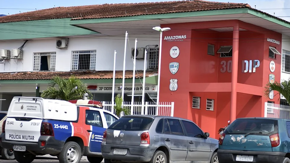 Por ciúmes, mulher acorrenta e esfaqueia marido na Zona Leste de Manaus