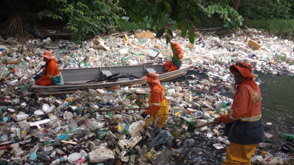Ação de limpeza de igarapés de Manaus é realizada em Flores nesta quarta, 9