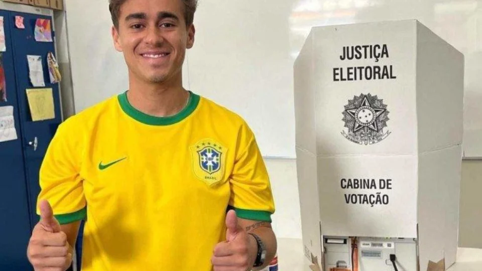 Nikolas Ferreira vira réu por injúria racial por errar pronome de Duda Salabert