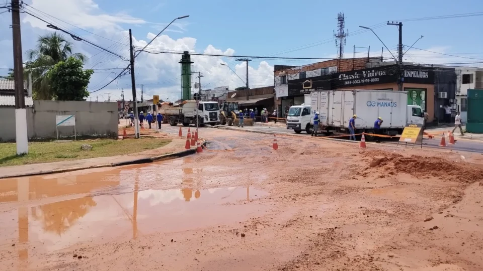 Rompimento de adutora afeta mais de 130 bairros de Manaus; confira