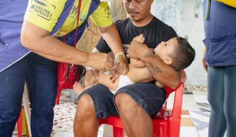 Vacinação para bebês contra Covid-19 é centralizada em 4 unidades, em Manaus