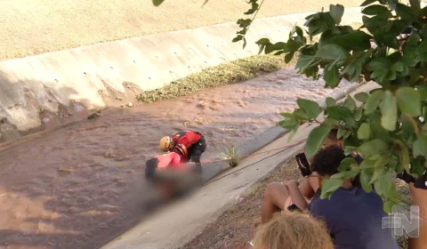 VÍDEO: corpo de homem é achado dentro de igarapé da Zona Oeste de Manaus