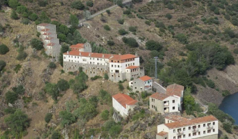 Vilarejo abandonado é posto à venda por R$ 1,4 milhão, na Espanha