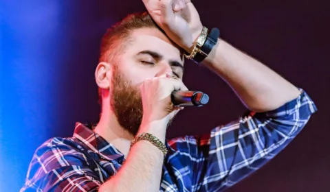 Zé Neto recebe alta do hospital 6 dias após acidente de carro