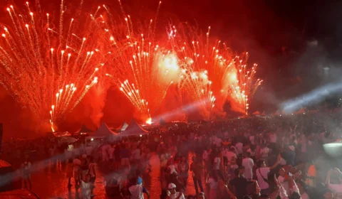 Réveillon: Ano Novo é comemorado com queima de fogos na Ponta Negra, em Manaus