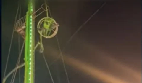 Vídeo: cabo de brinquedo rompe e deixa adolescentes pendurados em Londres