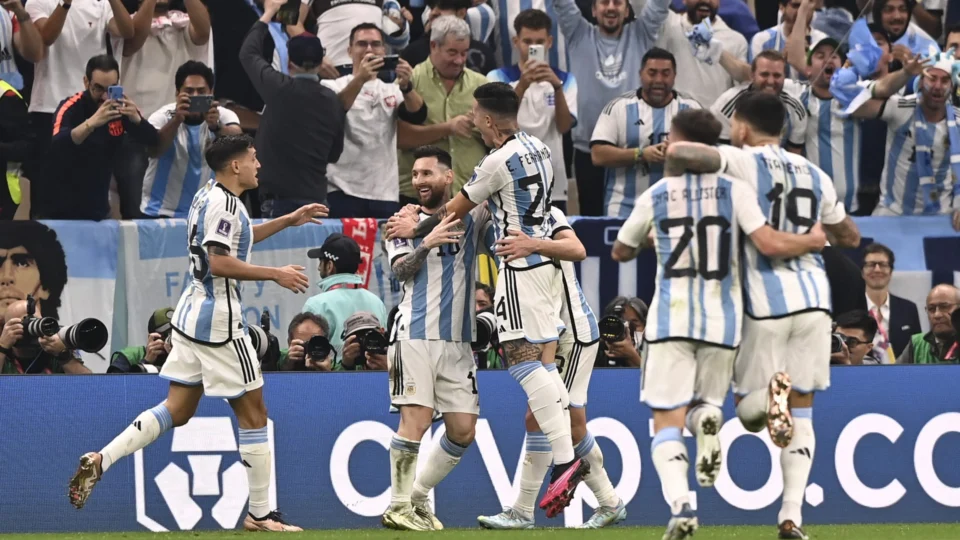 Argentina x Croácia: argentinos mandam no jogo, vencem por 3 a 0 e vão à final da Copa