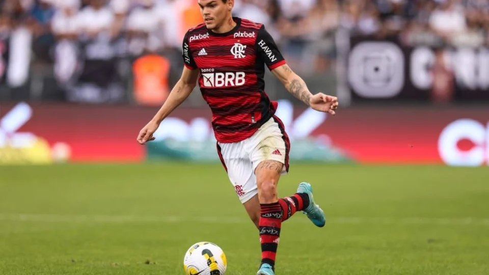 Flamengo compra Ayrton Lucas do Spartak Moscou e renova com David Luiz