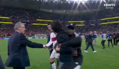 Cristiano Ronaldo chora e sofre tentativa de agressão após eliminação de Portugal da Copa