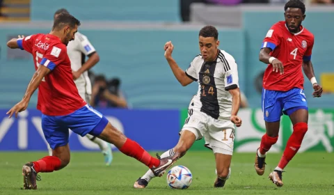 Copa do Catar: Trio de arbitragem feminino faz estreia com brasileira corrigida pelo VAR