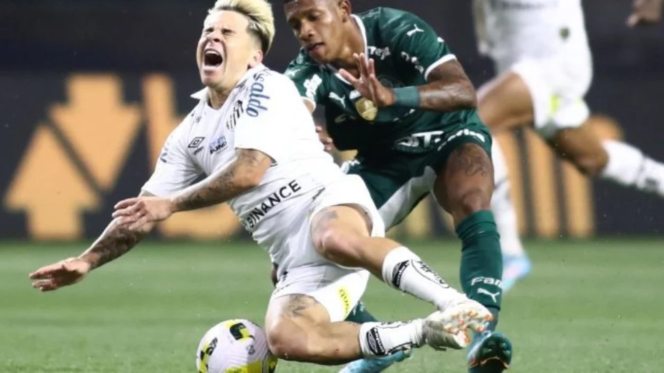 Volante do Palmeiras Danilo é julgado no pleno do STJD e tem suspensão reduzida