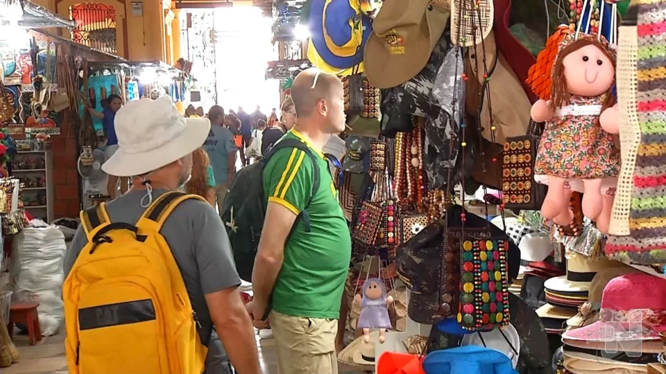 VÍDEO: dificuldade para navios atracarem no porto afeta comércio de Manaus