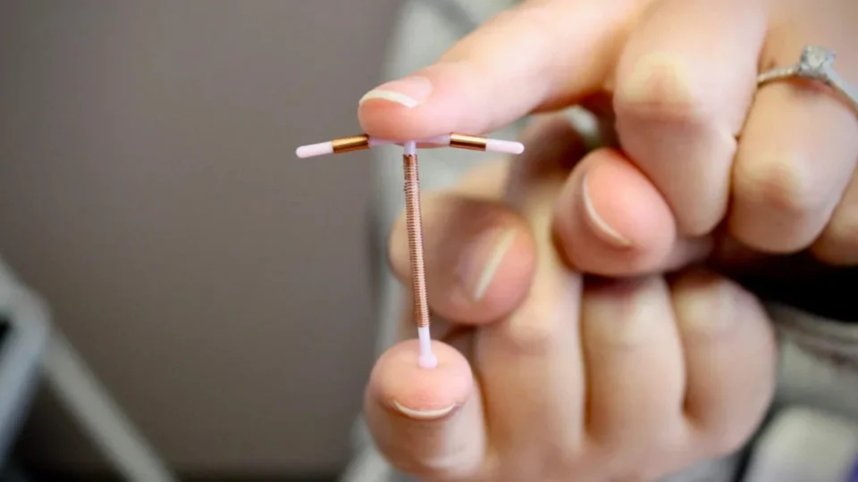 DIU: sancionada lei que proíbe exigência de consentimento do marido no AM