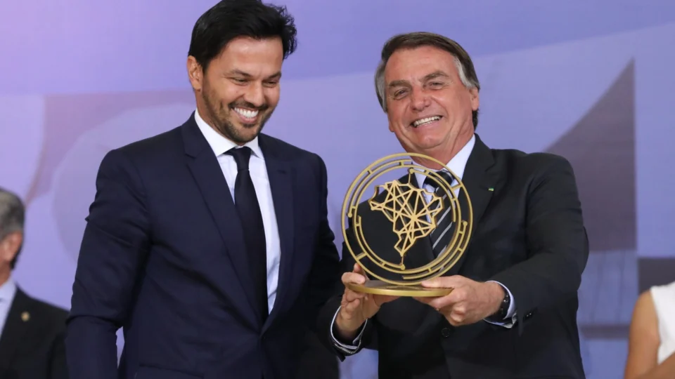 Jair Bolsonaro exonera Fábio Faria do Ministério das Comunicações