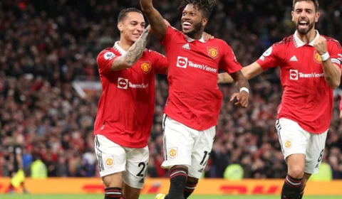 Campeonato Inglês: Manchester United vence Nothingham por 3 a 0 e encosta no G-4