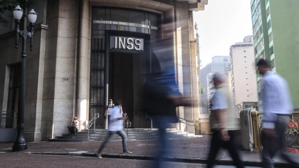 INSS libera consulta do 13º salário de aposentados e pensionistas; veja calendário