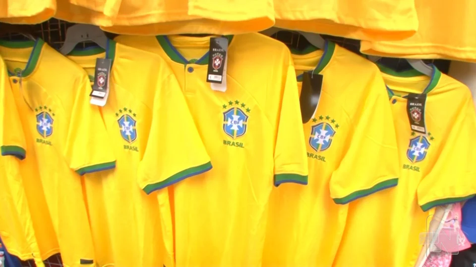 VÍDEO: inflação aumenta nas vuvuzelas e camisas da seleção no Amazonas