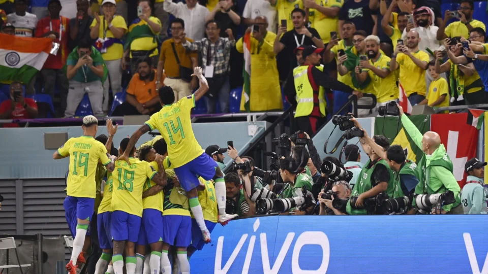 Brasil busca vitória contra Camarões tentando manter 100% de aproveitamento