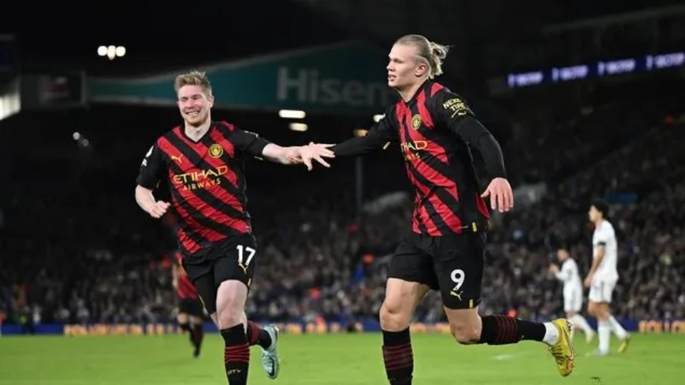 Manchester City vence Leeds por 3 a 1 pelo Campeonato Inglês