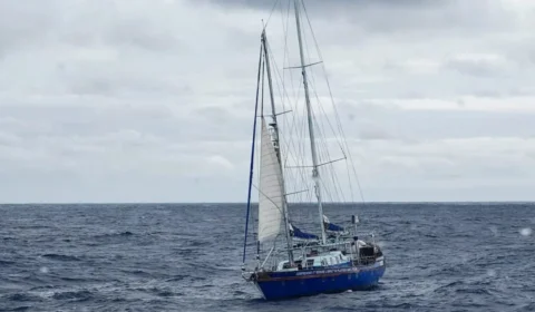 Pará: marinha resgata tripulação de veleiro à deriva em alto mar