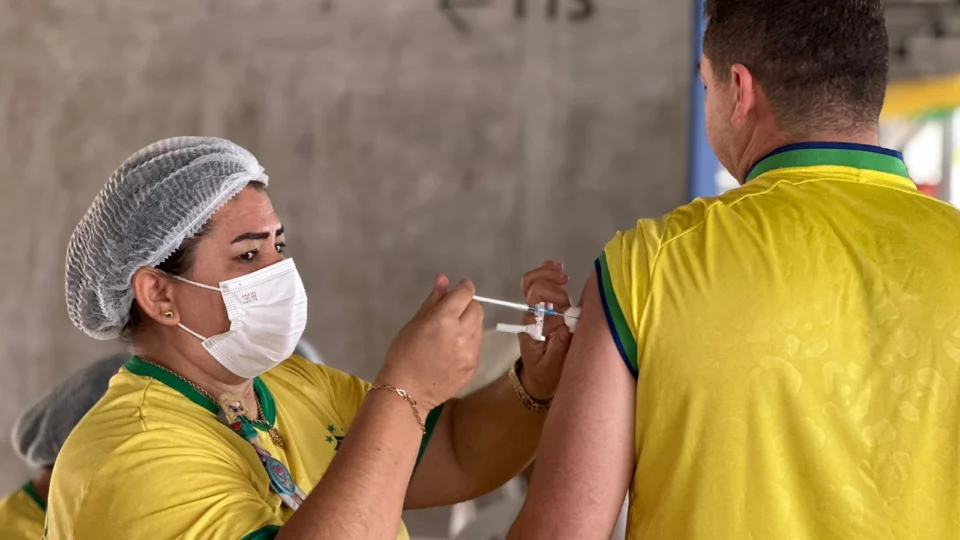 Covid-19: Manaus terá 75 pontos de vacinação nesta quinta-feira, 2