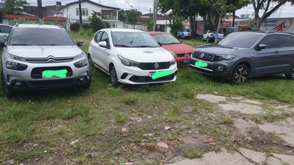 Polícia apreende 3 veículos de luxo furtados de locadora em Manaus