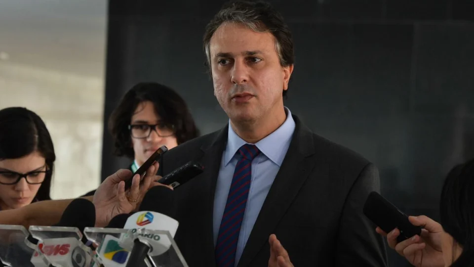 Camilo Santana é convidado por Lula para assumir Ministério da Educação