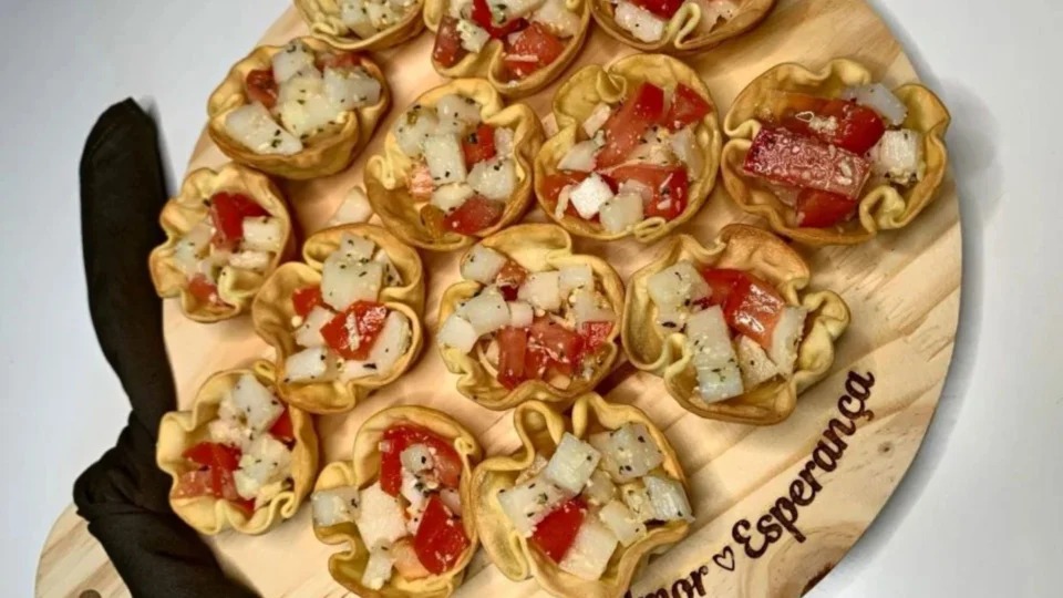 Receita Fácil – Cestinha de massa de pastel recheada: opção pronta em 20 min