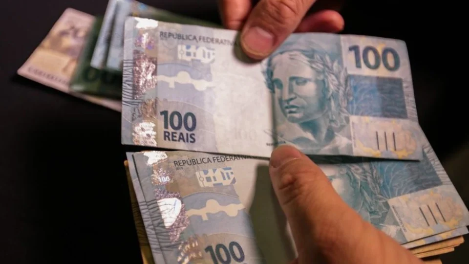 Novos valores para salário mínimo são discutidos por equipe econômica em Brasília