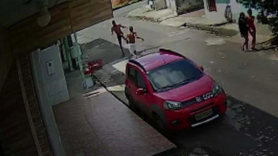 VÍDEO: homem é morto em briga com vários golpes de faca na Zona Norte de Manaus