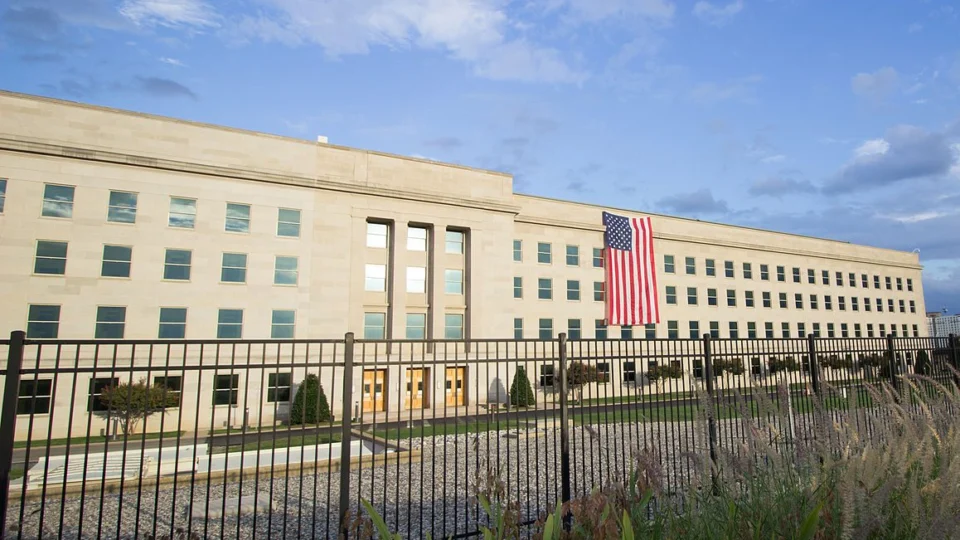 Nos EUA, Senado aprova projeto de lei de defesa nacional de US$ 858 bilhões