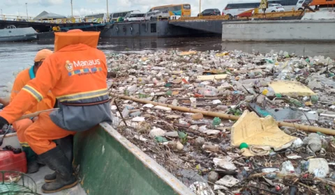 Ação retira diariamente 25 toneladas de resíduos de rios e igarapés de Manaus