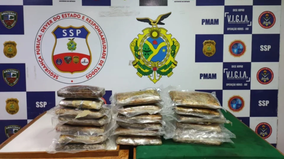 Mais de 20 kg de drogas são apreendidos em fundo falso de embarcação no AM