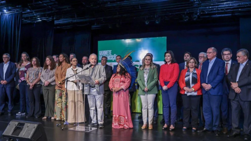 Após derrota no Congresso, Lula tem reunião com ministras nesta sexta