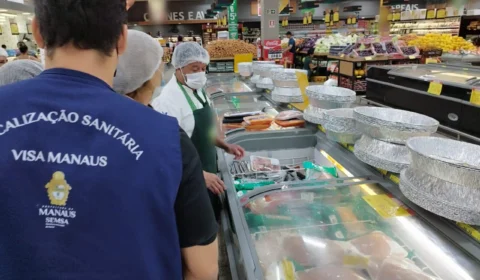 Operação apreende 90 kg de alimentos impróprios para consumo em Manaus