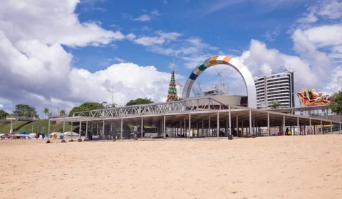 Réveillon 2023: estrutura começa a ser montada na Ponta Negra em Manaus