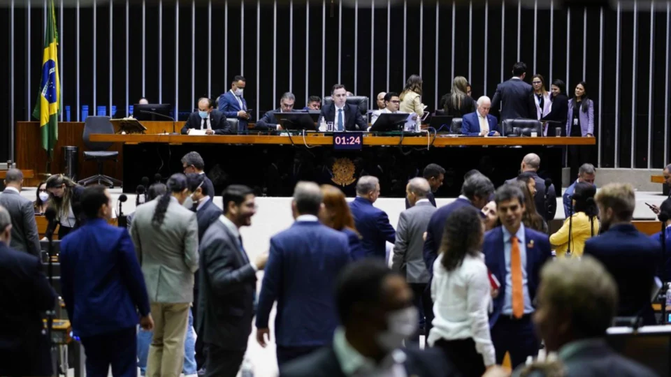 Câmara Federal aprova ‘PEC da Enfermagem’ que garante pagamento do piso da categoria