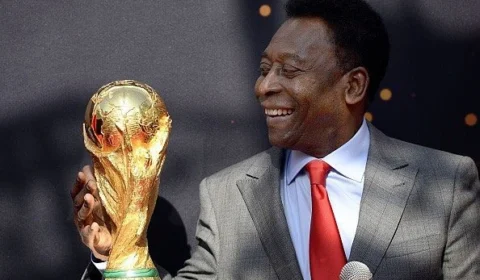 Pelé apresenta melhoria no quadro de saúde neste sábado, 3, em SP