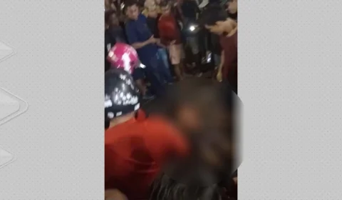 VÍDEO: populares agridem adolescente suspeito de roubo na Zona Leste de Manaus