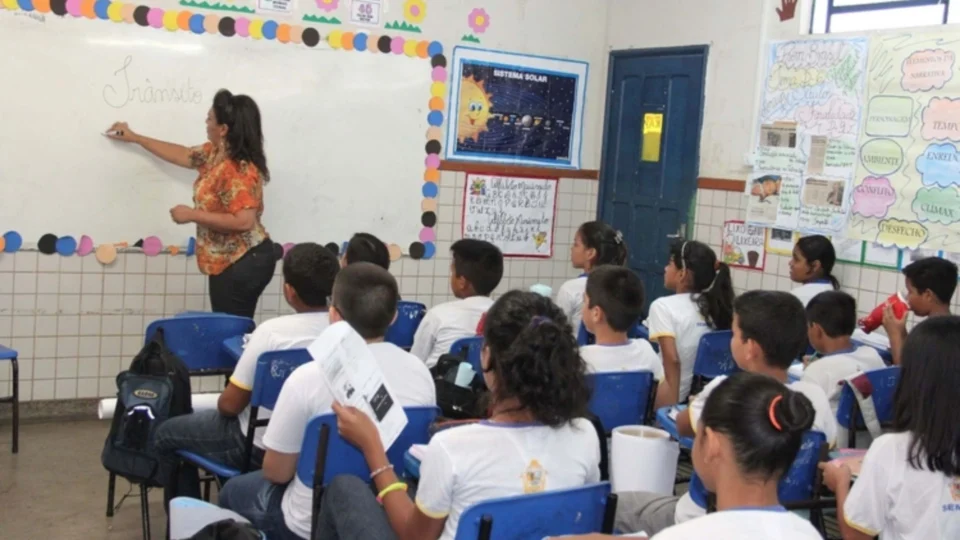 Profissionais da Educação devem receber até R$ 9 mil do Fundeb, em Manaus