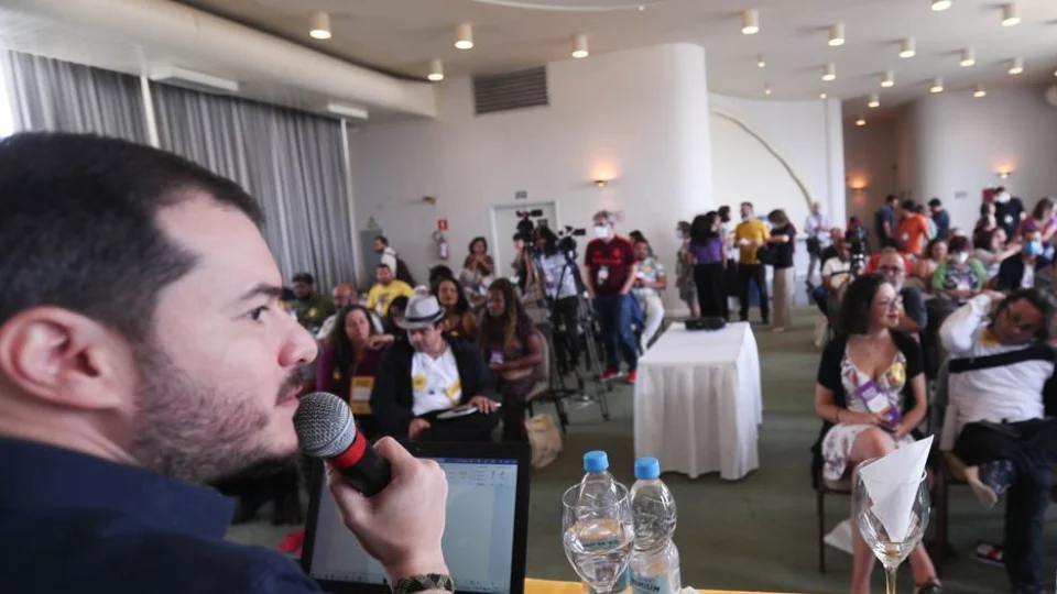 Diretório Nacional do PSOL decide integrar base do governo Lula na Câmara