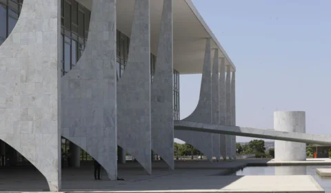 Desmonte de políticas públicas resume relatório final da transição