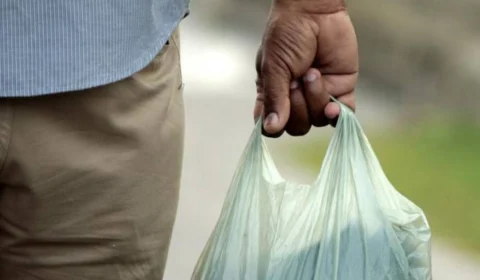 Lei proíbe venda de sacolas plásticas em todo o AM; Procon fiscaliza