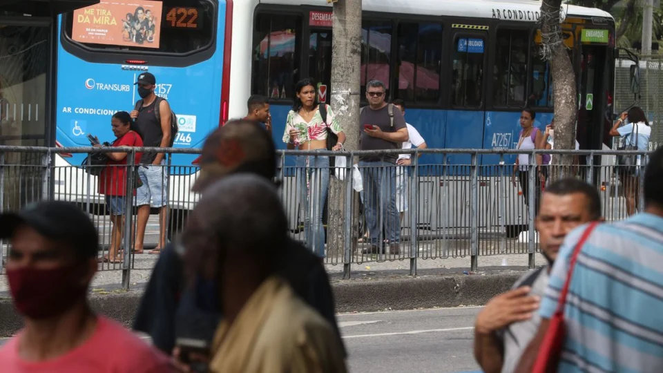 Volume de serviços prestados recua 0,6% em outubro ante setembro, afirma IBGE