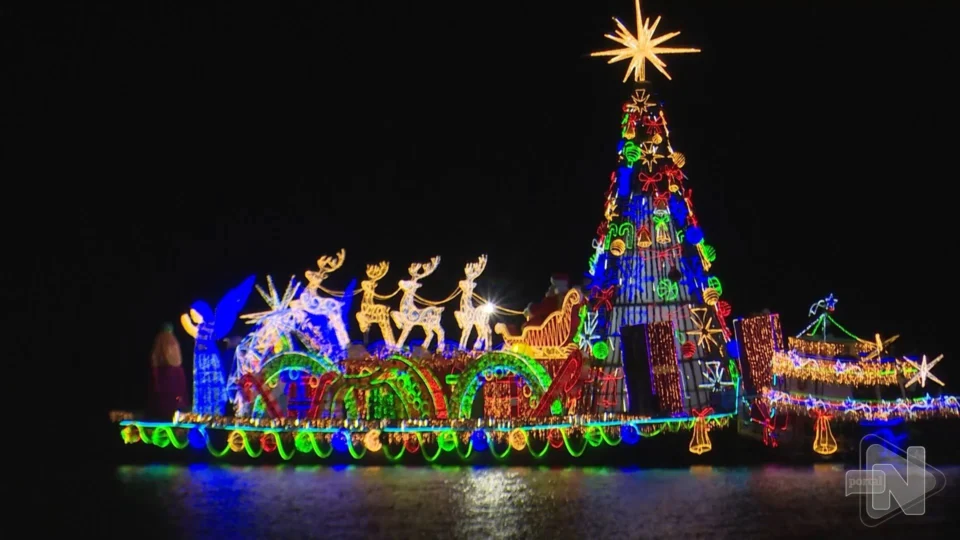 VÍDEO: balsa leva presépio flutuante para comunidades ribeirinhas do Amazonas