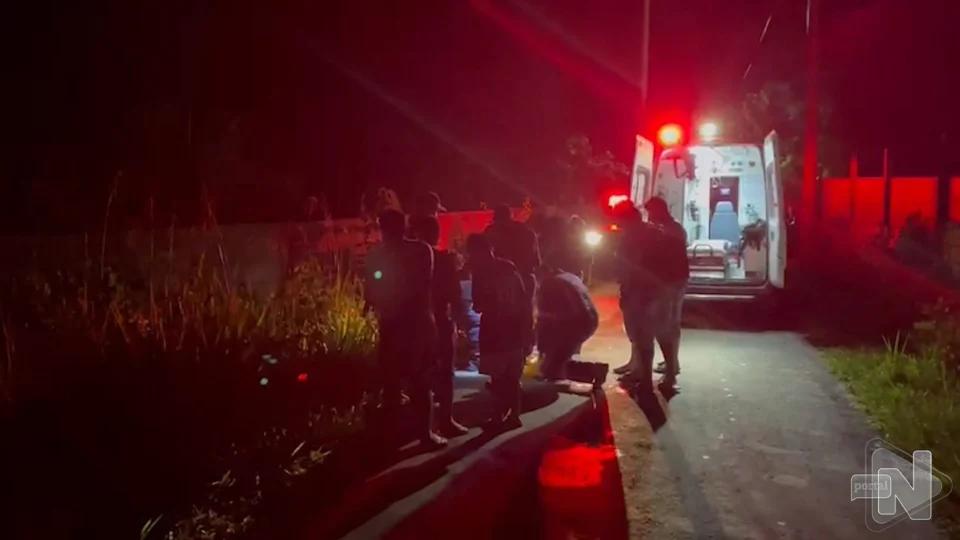 VÍDEO: polícia militar encontra homem baleado em ramal da Zona Leste de Manaus