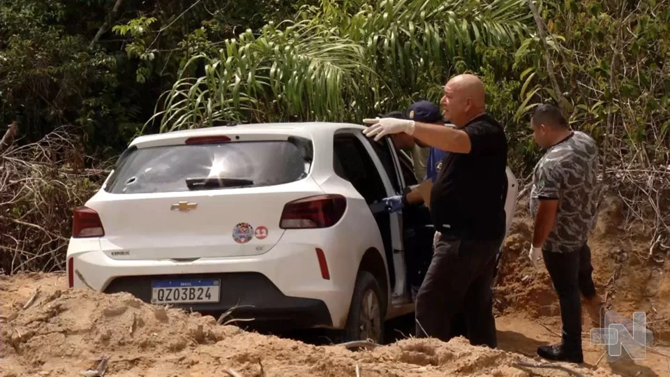 VÍDEO: quatro corpos são encontrados dentro de carro na AM-010 em Manaus