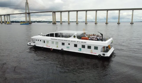 Barco de pesquisa da UEA deve monitorar rios da Amazônia por 12 dias