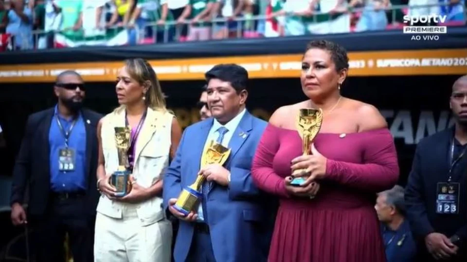 Supercopa 2023: Pelé é homenageado antes do pontapé no Mané Garrincha